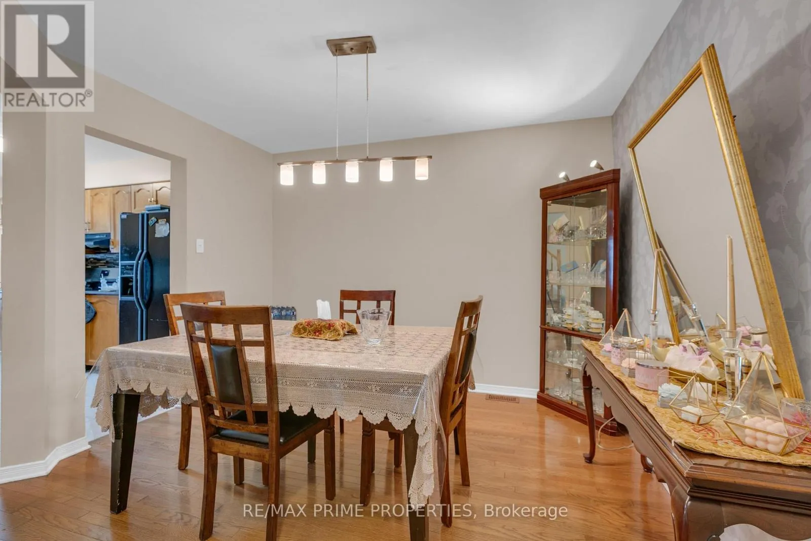 33 INVERKIP AVENUE