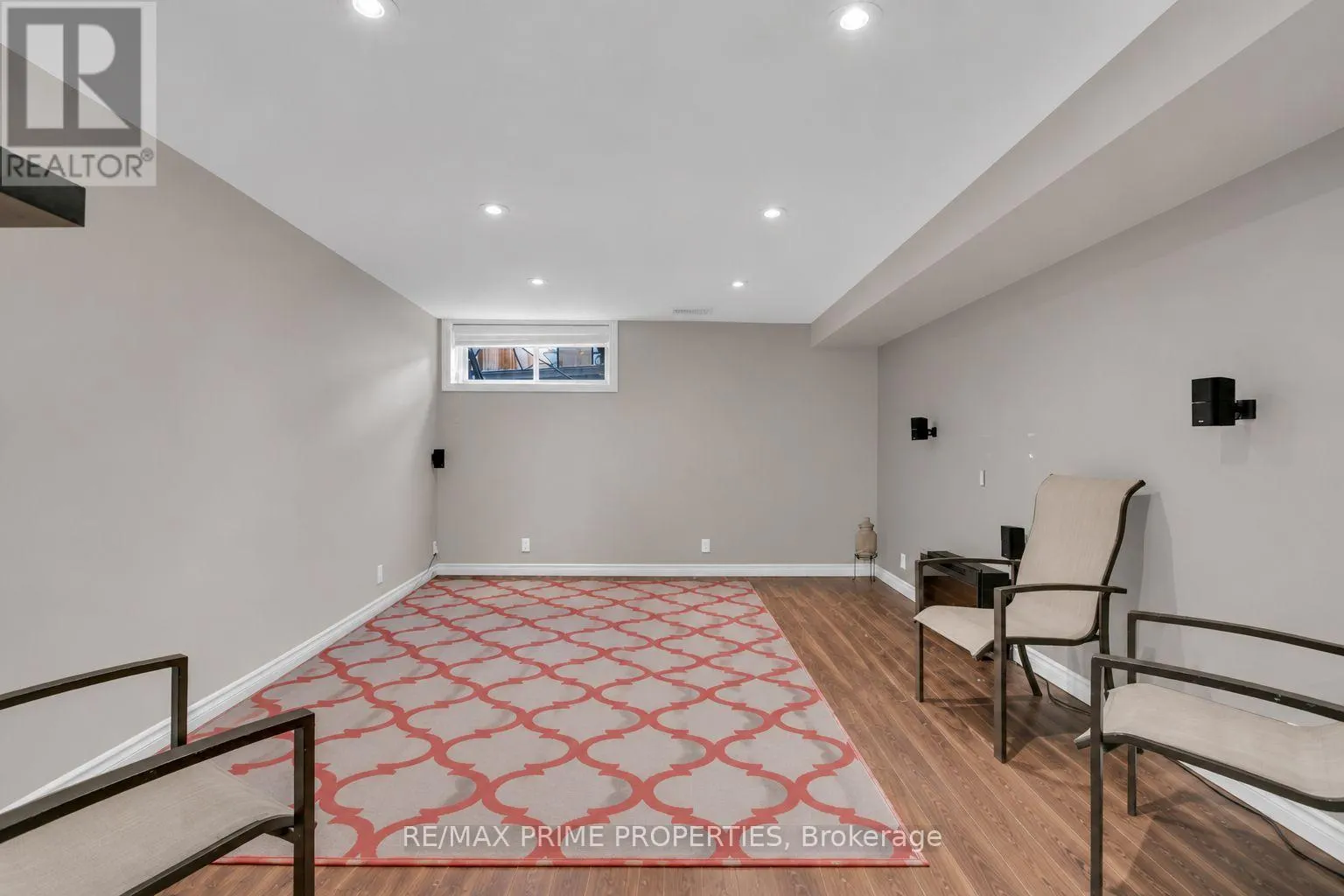 33 INVERKIP AVENUE