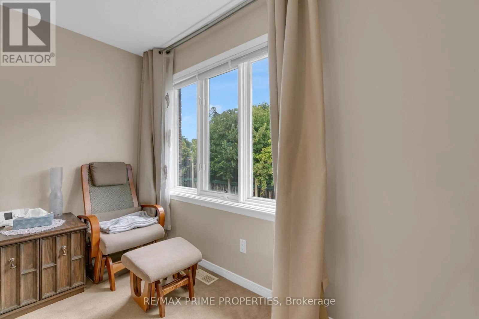 33 INVERKIP AVENUE