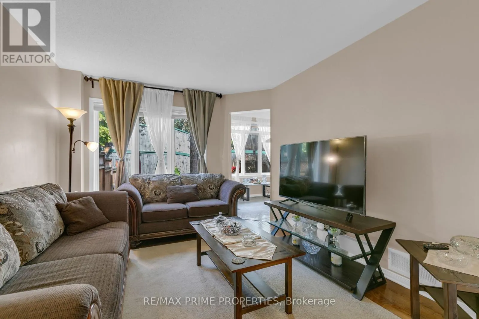 33 INVERKIP AVENUE
