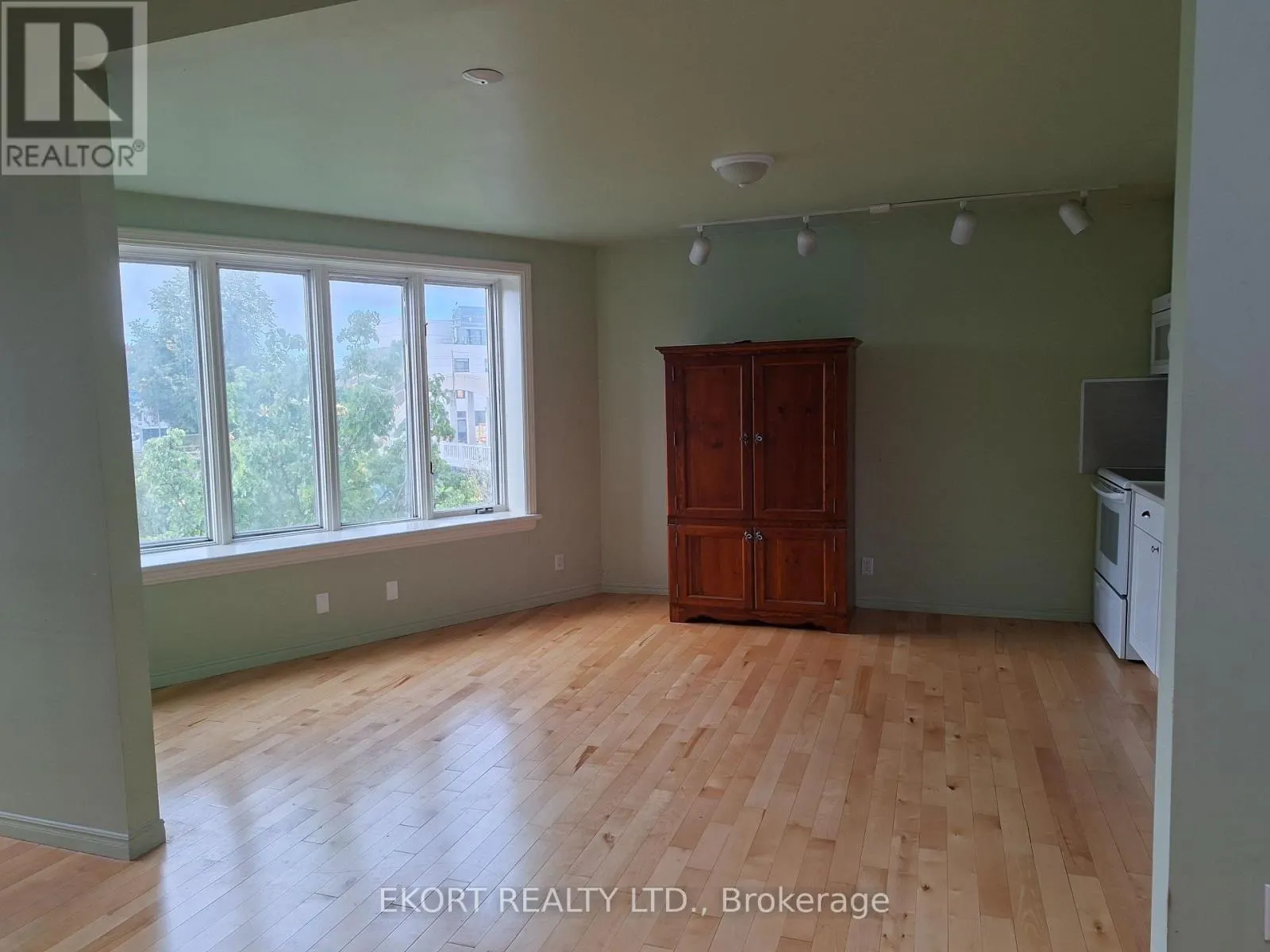 402 FRONT STREET