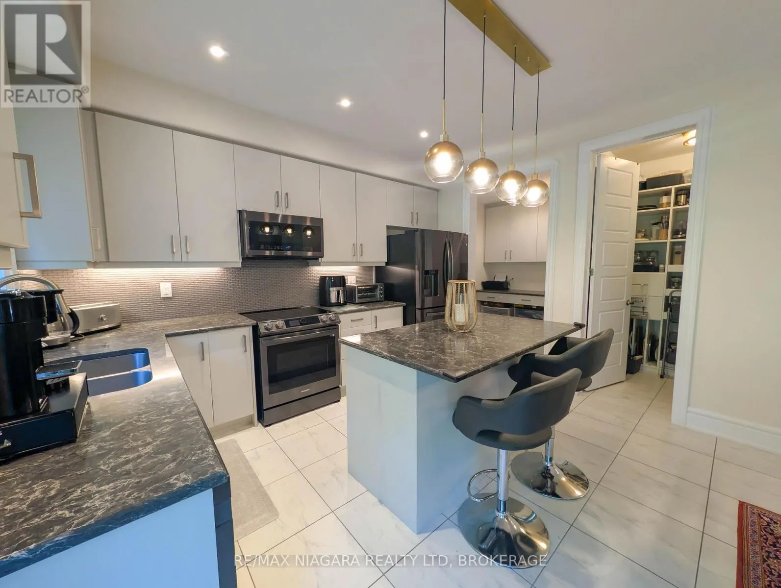 7868 ODELL CRESCENT