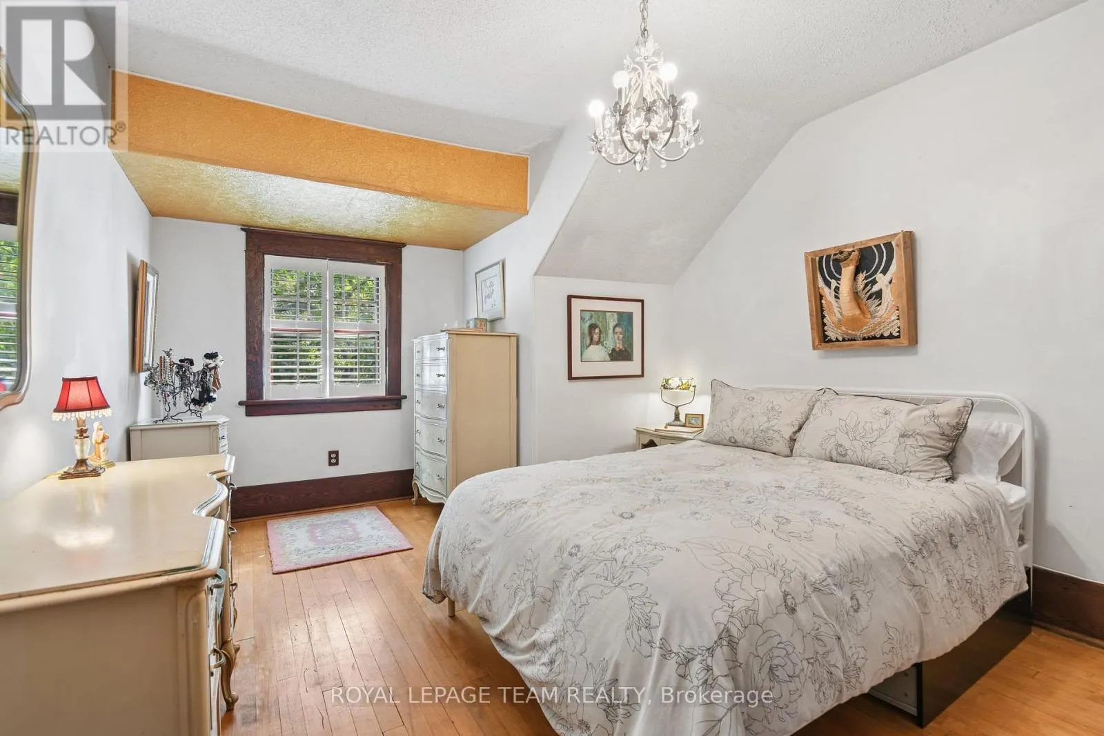 7 THORNTON AVENUE