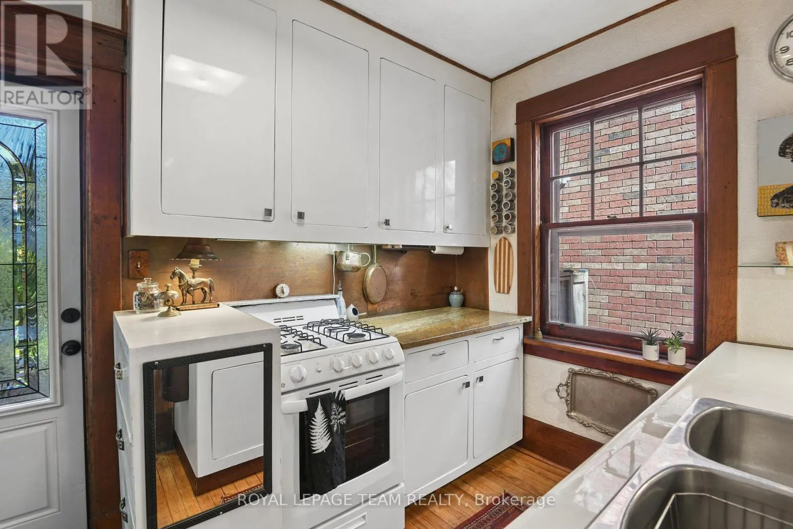 7 THORNTON AVENUE