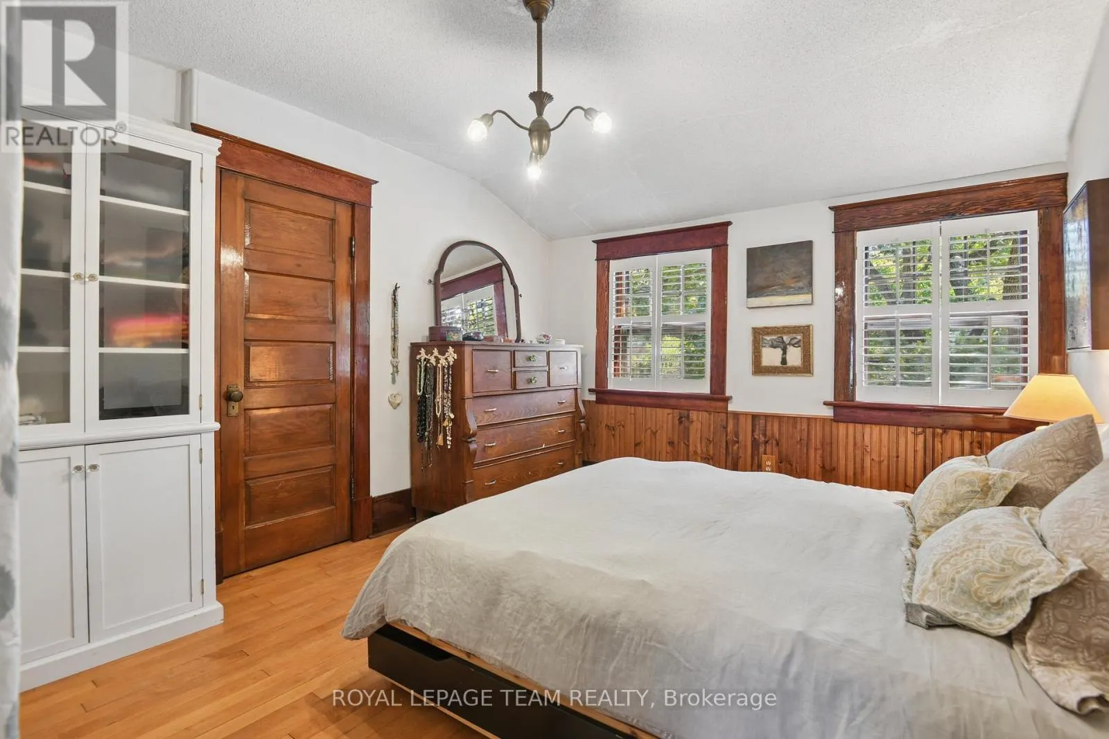 7 THORNTON AVENUE