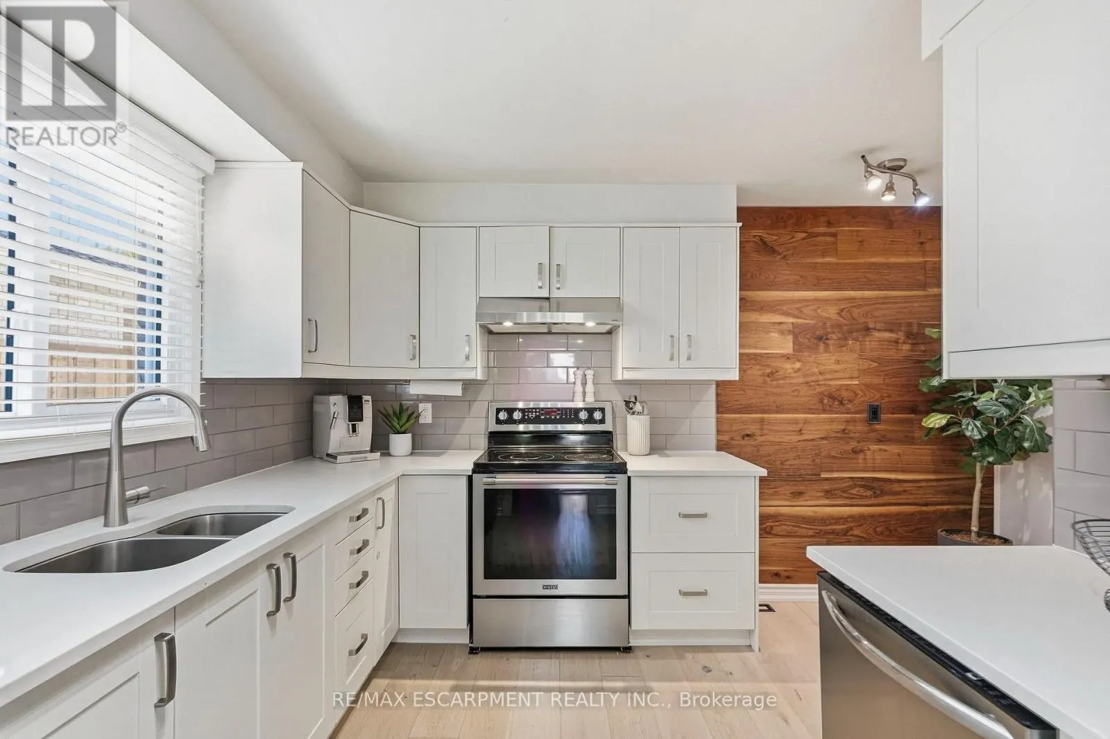 37 BAYVIEW DRIVE