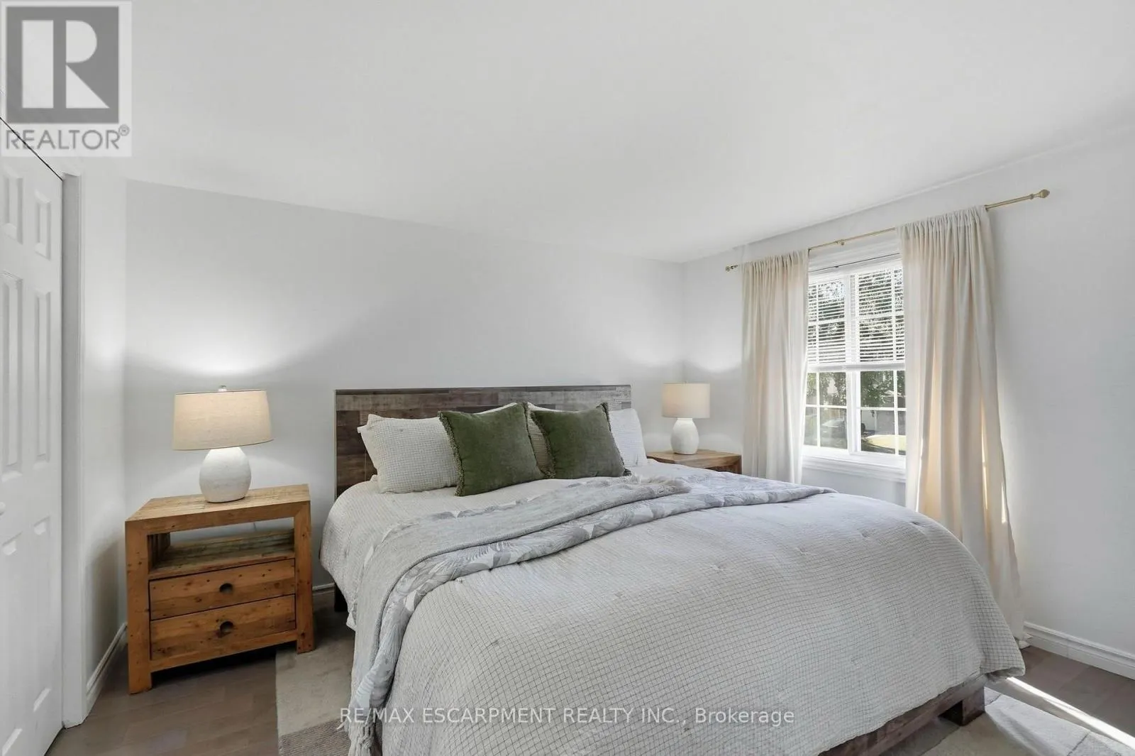37 BAYVIEW DRIVE