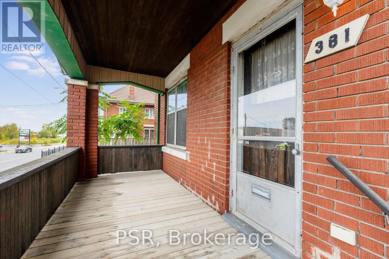 381 VICTORIA STREET N
