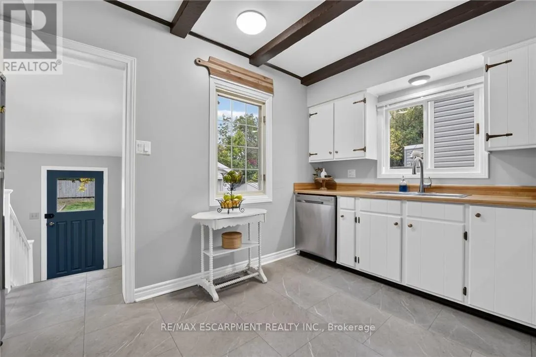 32 RICHMOND AVENUE