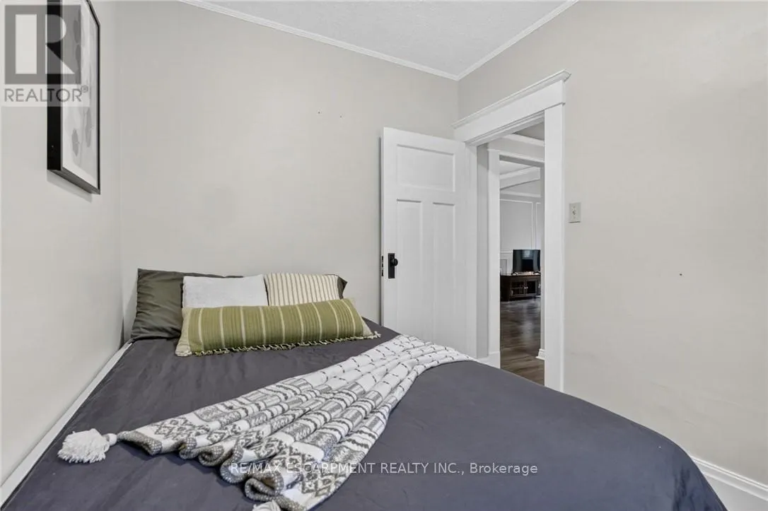 32 RICHMOND AVENUE