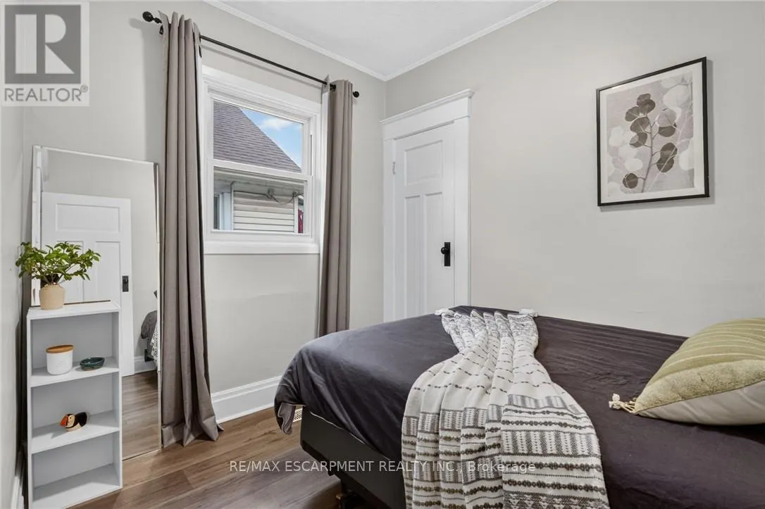 32 RICHMOND AVENUE