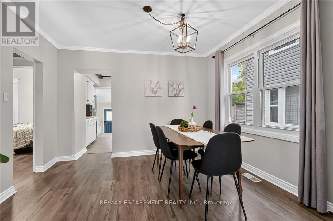 32 RICHMOND AVENUE