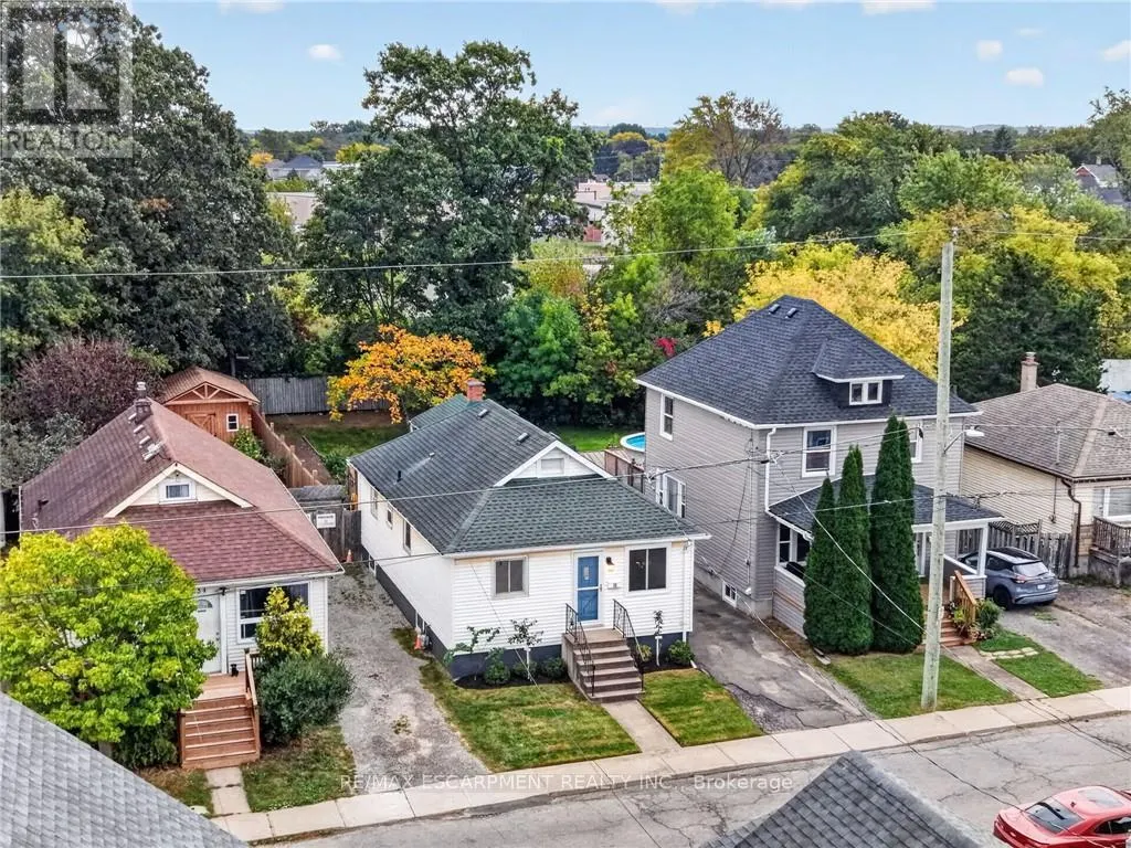 32 RICHMOND AVENUE