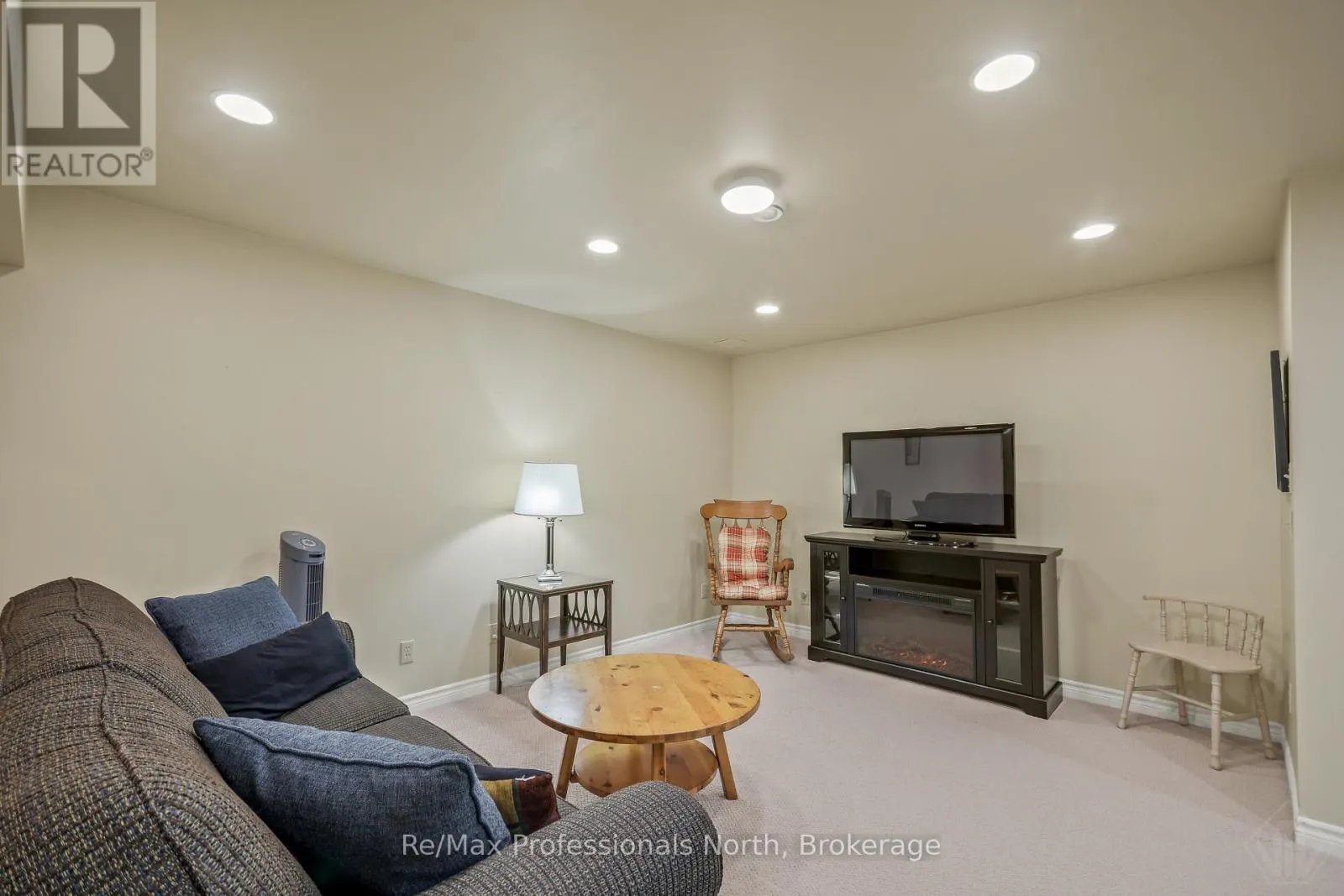2 INVERARAY COURT