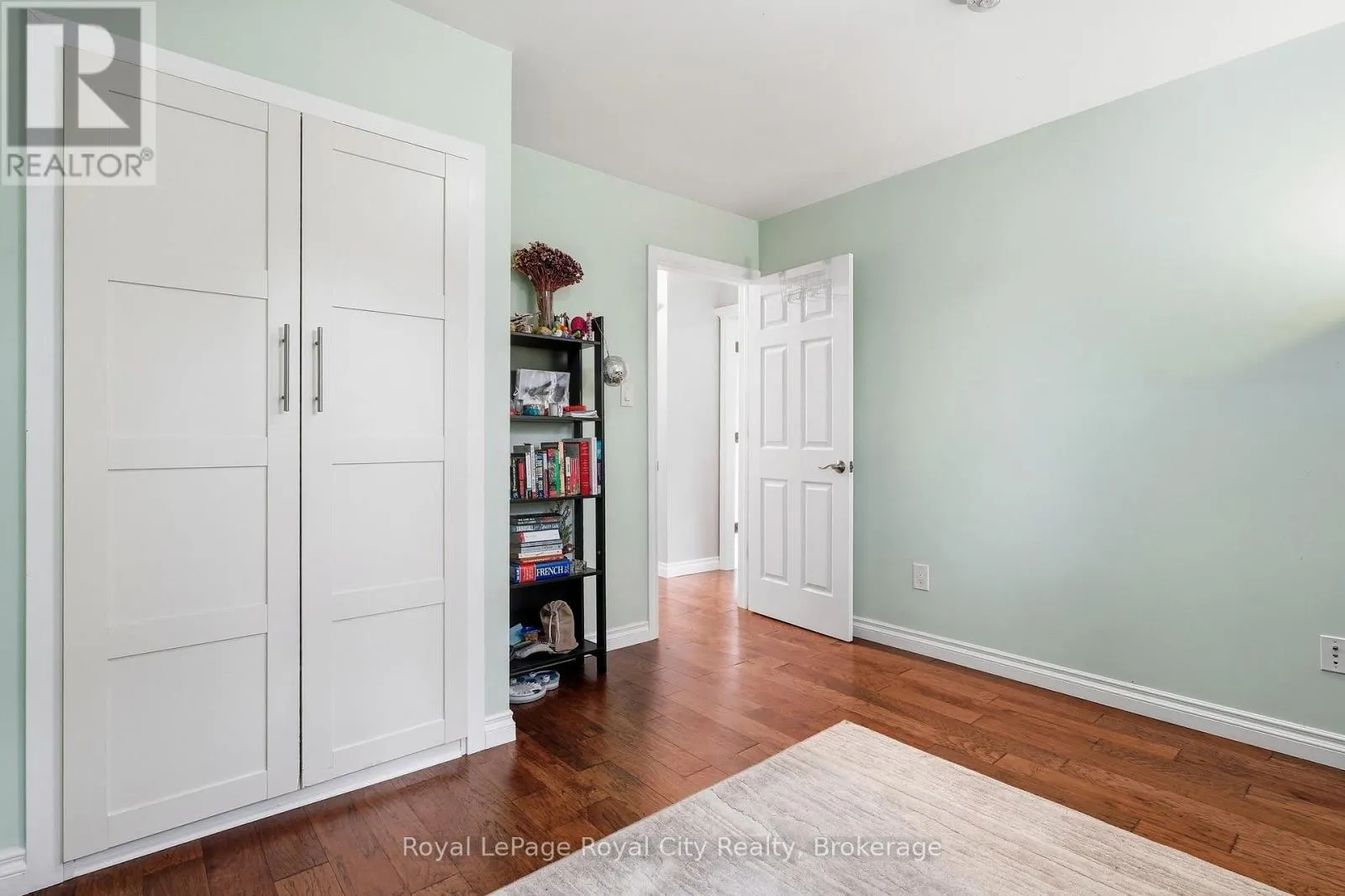UPPER - 37 MCILWRAITH CRESCENT #UPPER