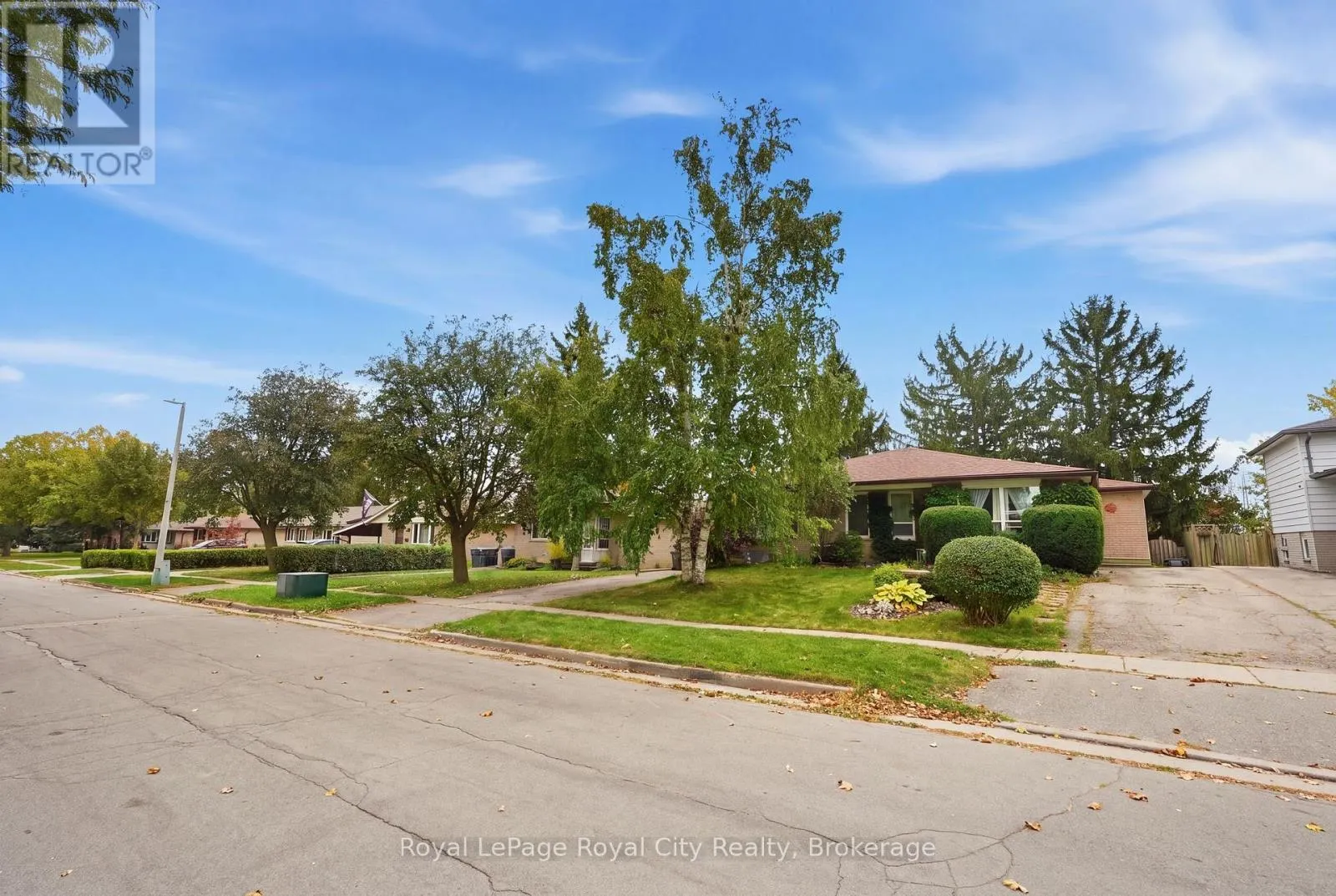 UPPER - 37 MCILWRAITH CRESCENT #UPPER