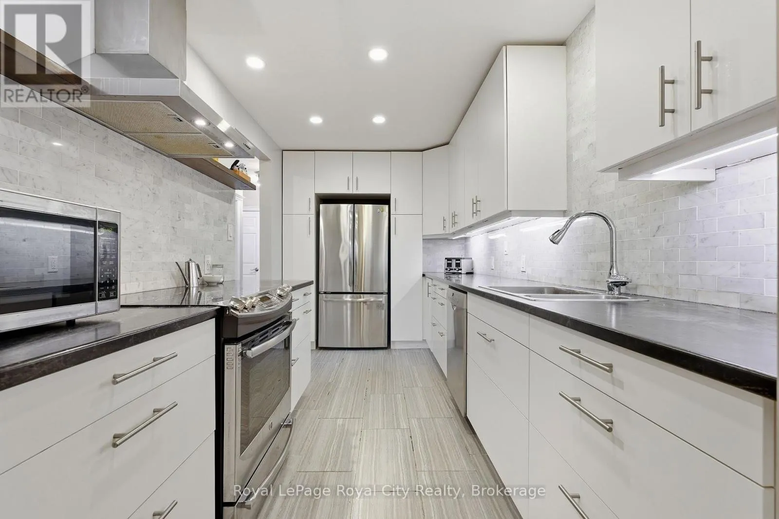UPPER - 37 MCILWRAITH CRESCENT #UPPER