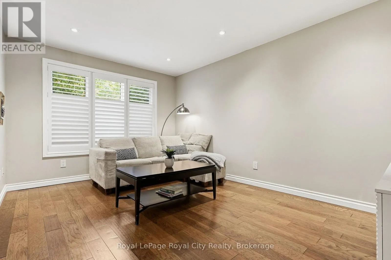 UPPER - 37 MCILWRAITH CRESCENT #UPPER