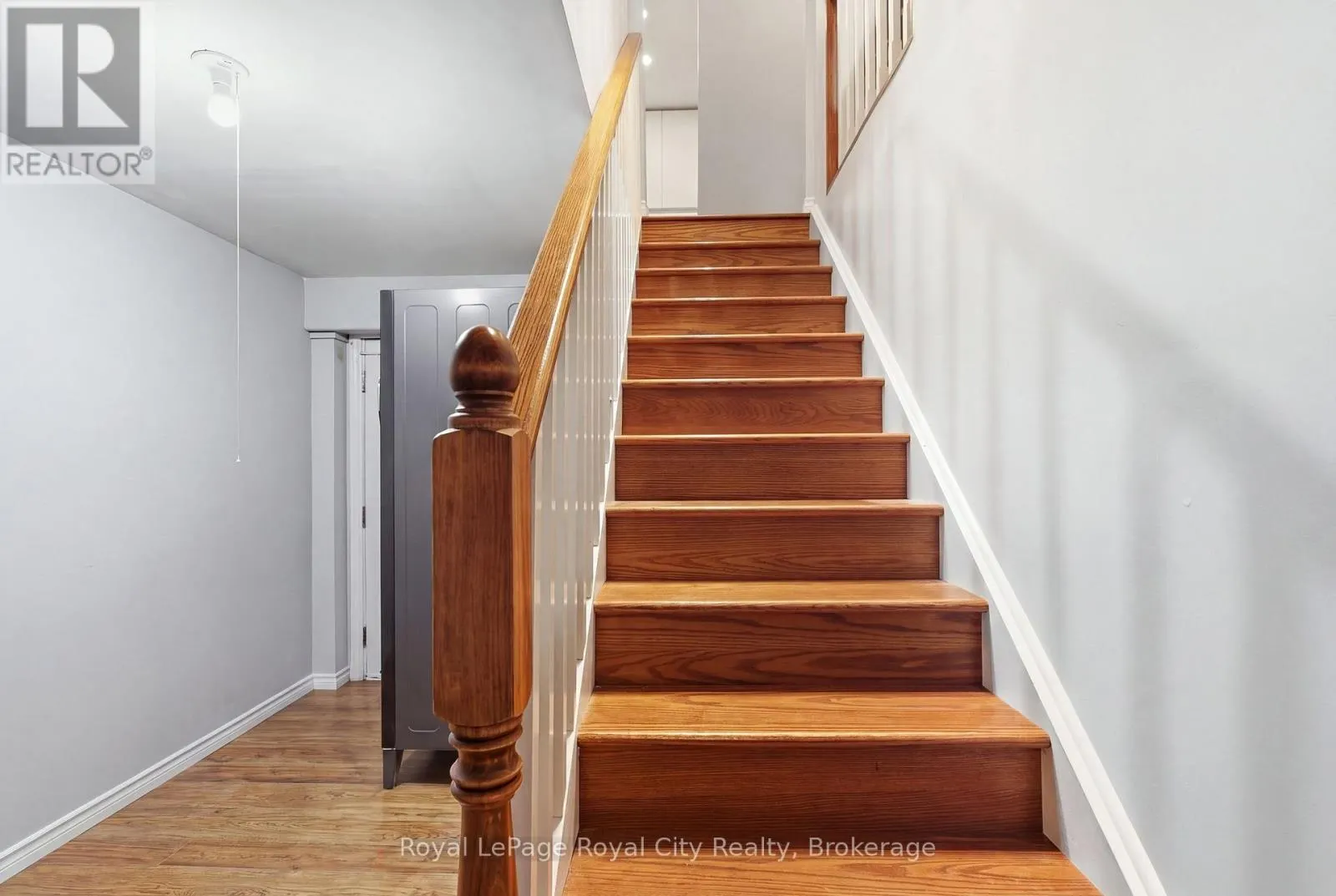 UPPER - 37 MCILWRAITH CRESCENT #UPPER