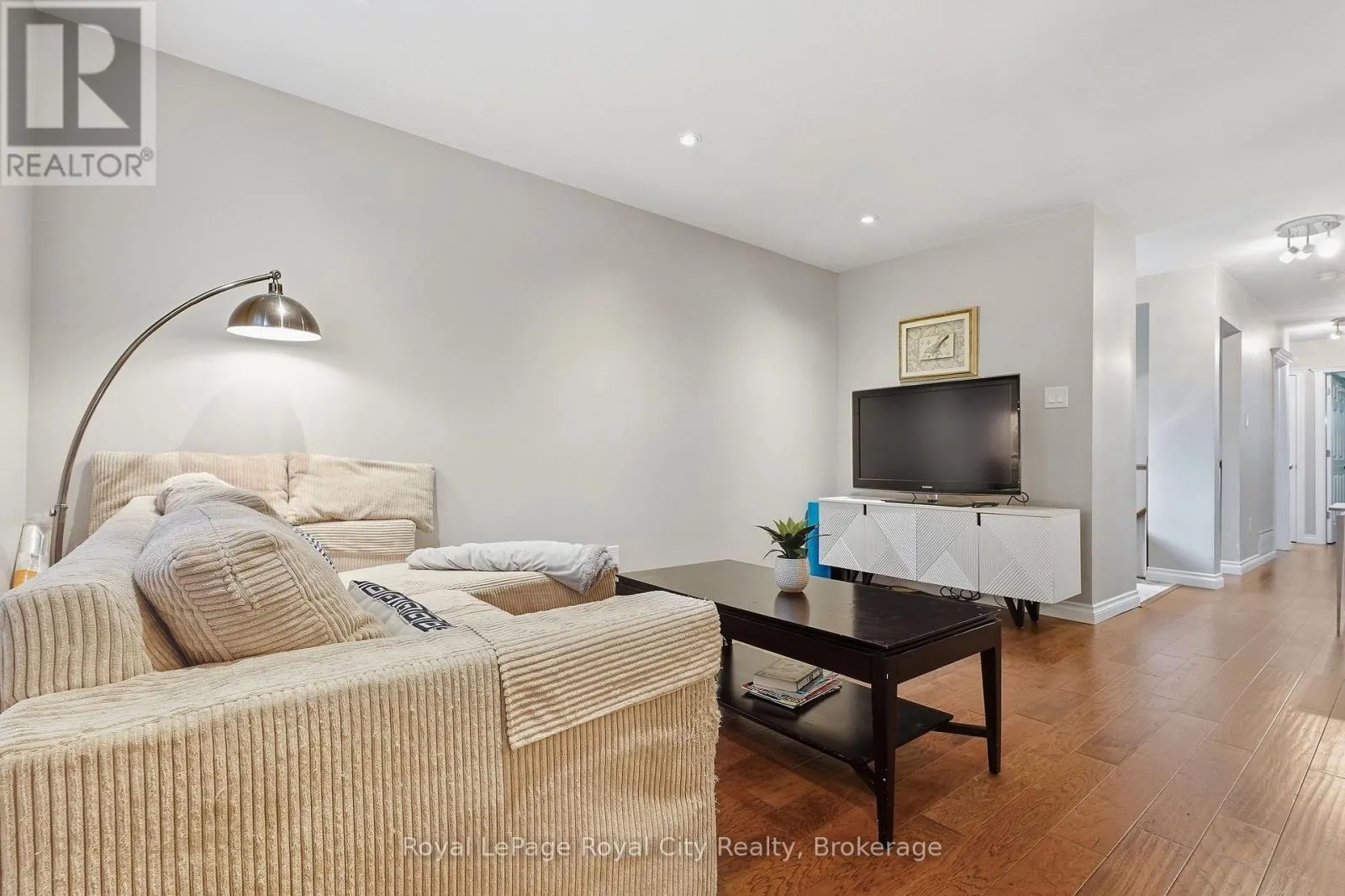 UPPER - 37 MCILWRAITH CRESCENT #UPPER
