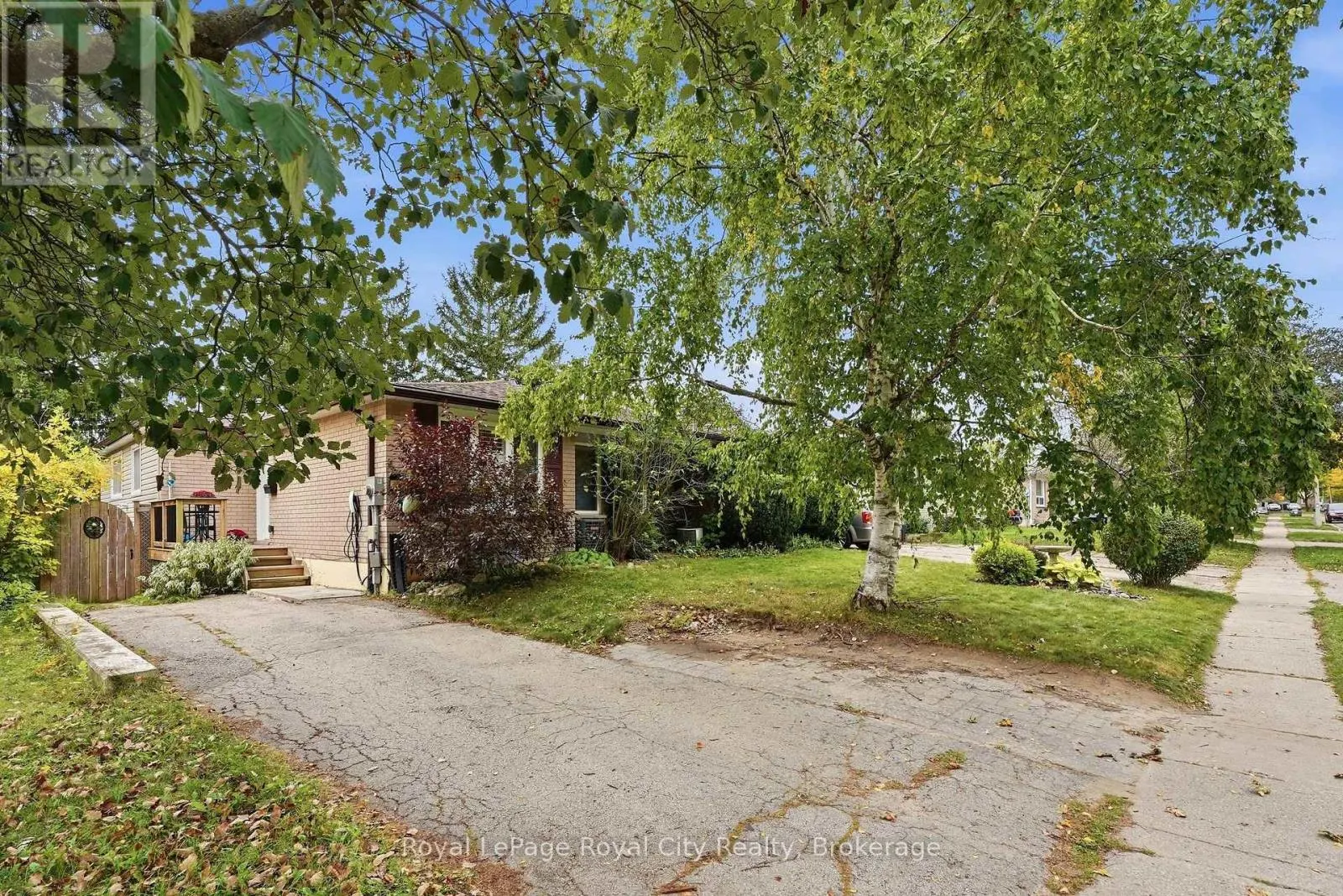 UPPER - 37 MCILWRAITH CRESCENT #UPPER