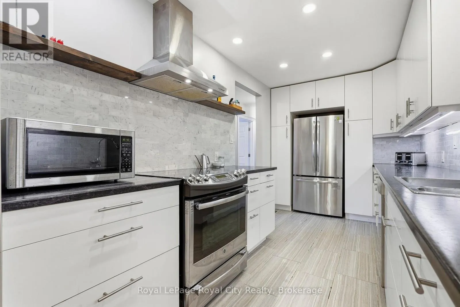 UPPER - 37 MCILWRAITH CRESCENT #UPPER