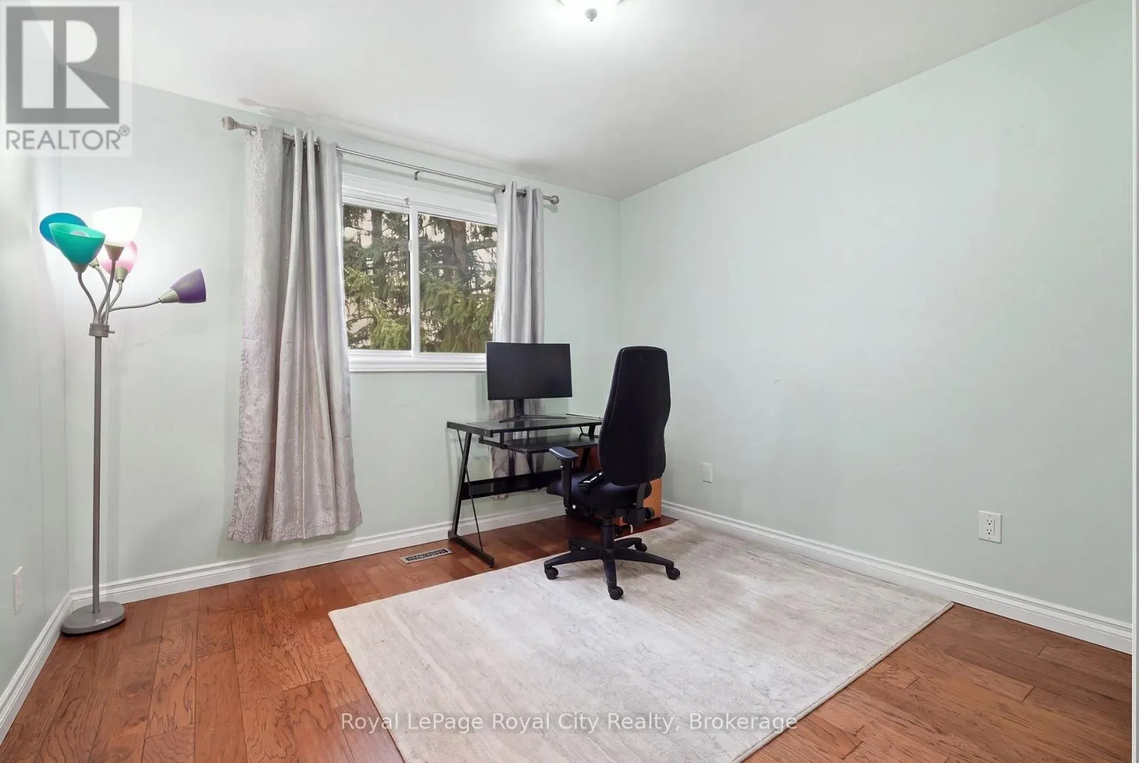 UPPER - 37 MCILWRAITH CRESCENT #UPPER