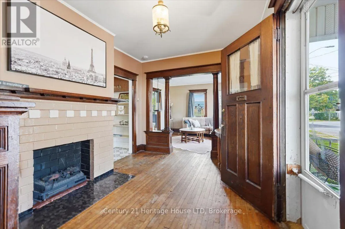 17 ELIZABETH STREET E
