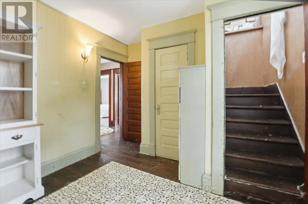 17 ELIZABETH STREET E