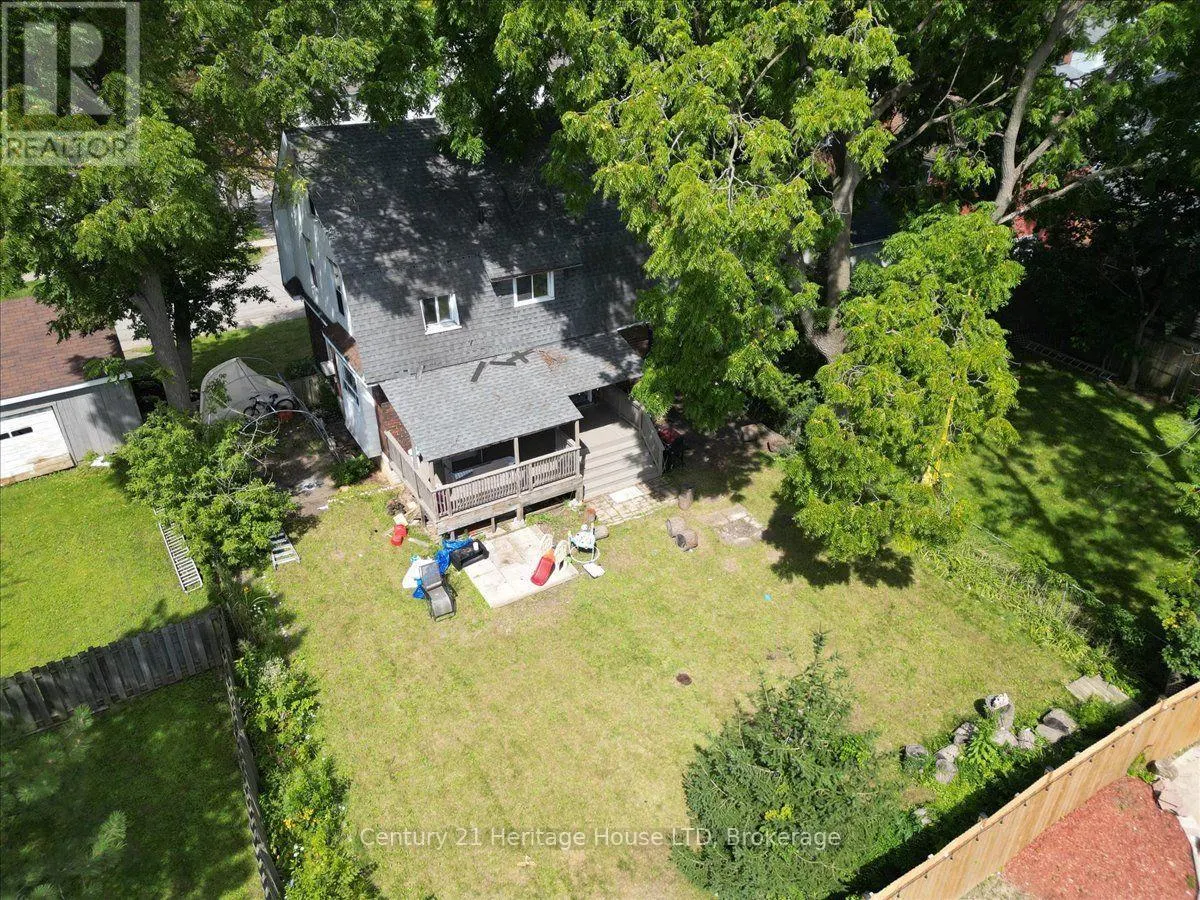 17 ELIZABETH STREET E