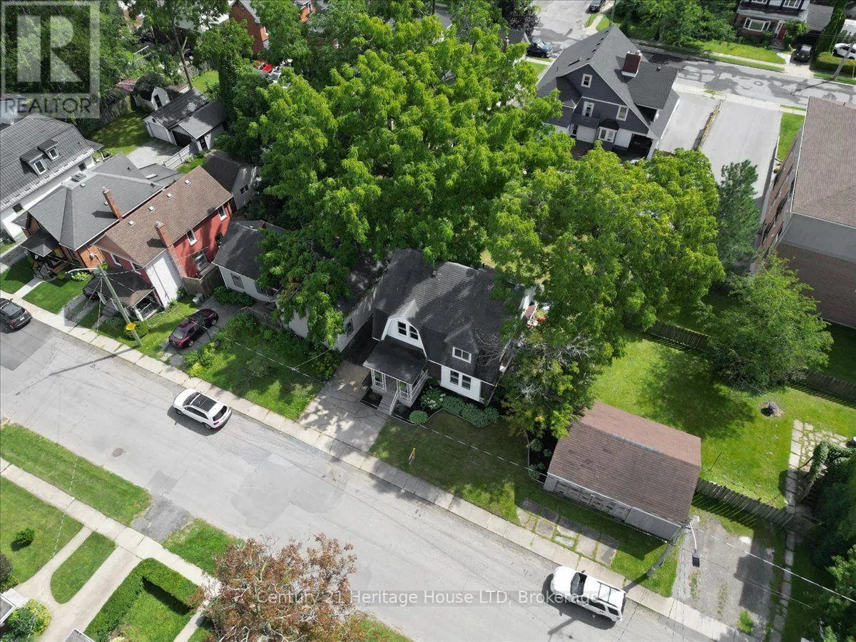 17 ELIZABETH STREET E