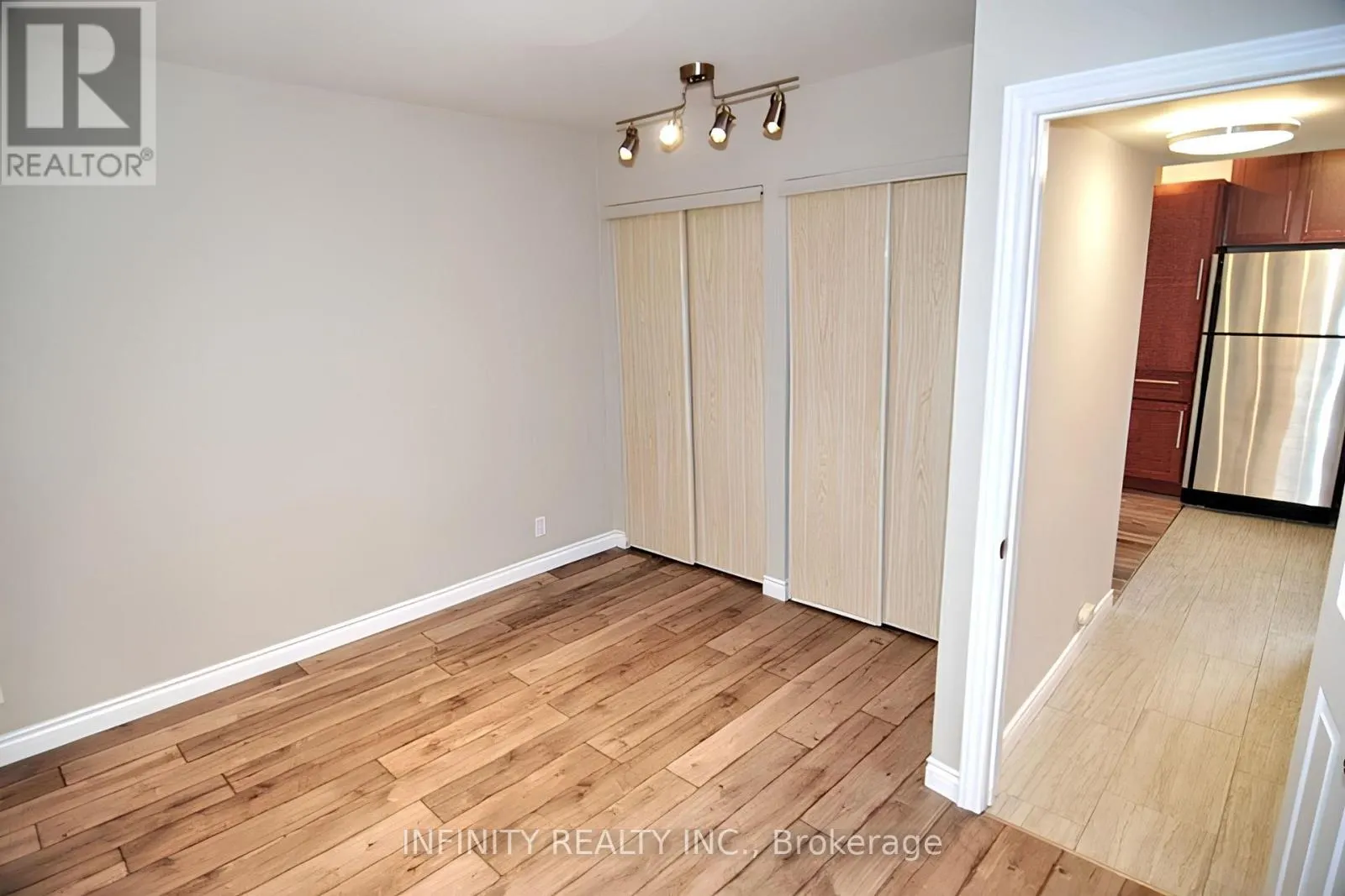 UNIT #2 - 423 WELLINGTON AVENUE #Unit #2