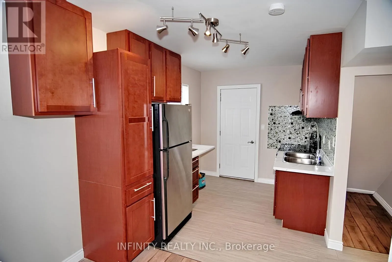 UNIT #2 - 423 WELLINGTON AVENUE #Unit #2