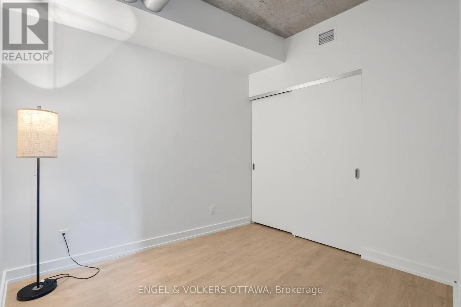 205 - 354 GLADSTONE AVENUE