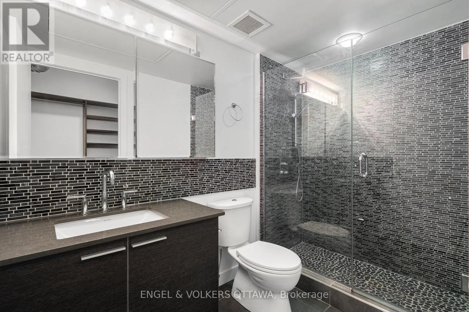 205 - 354 GLADSTONE AVENUE