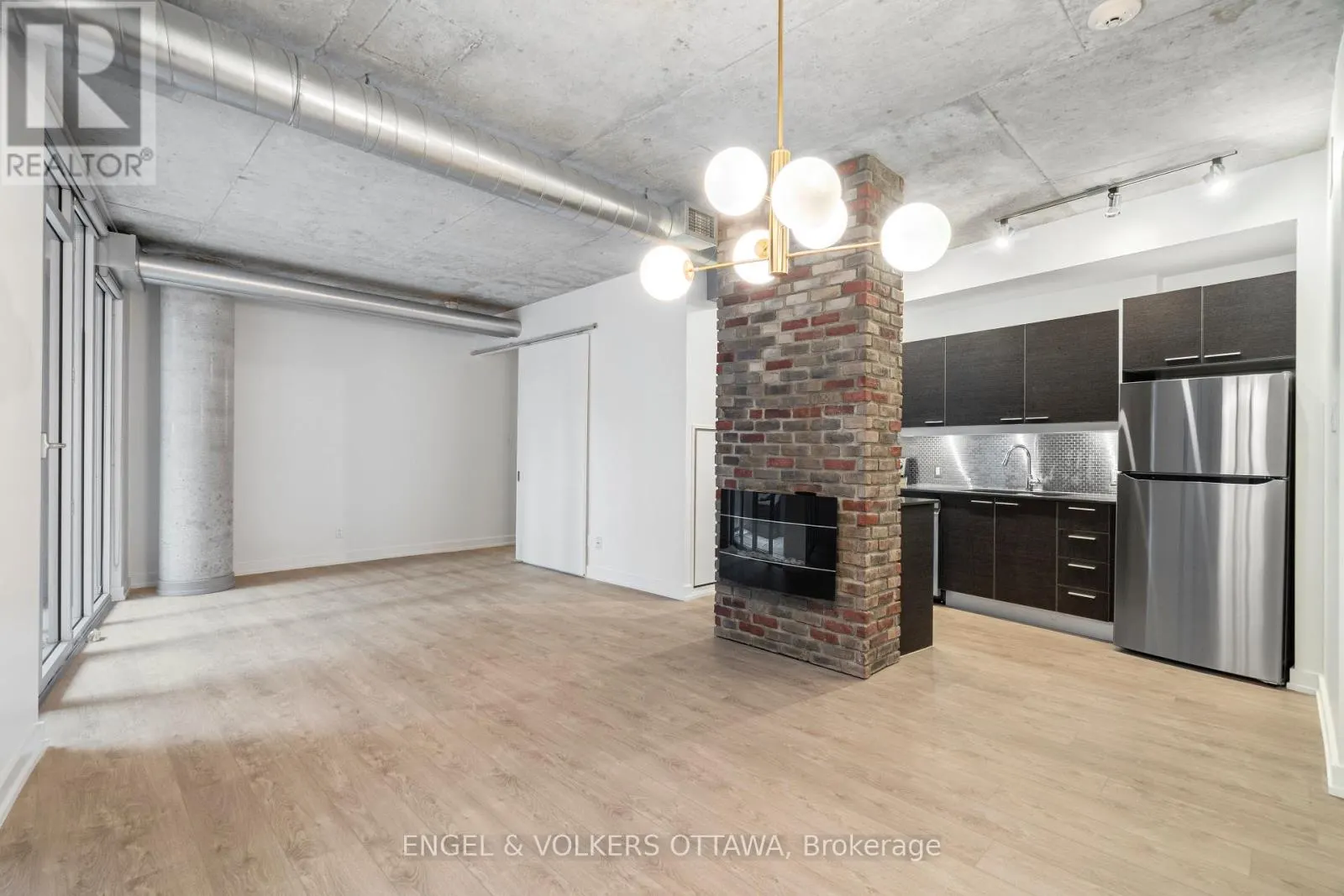 205 - 354 GLADSTONE AVENUE
