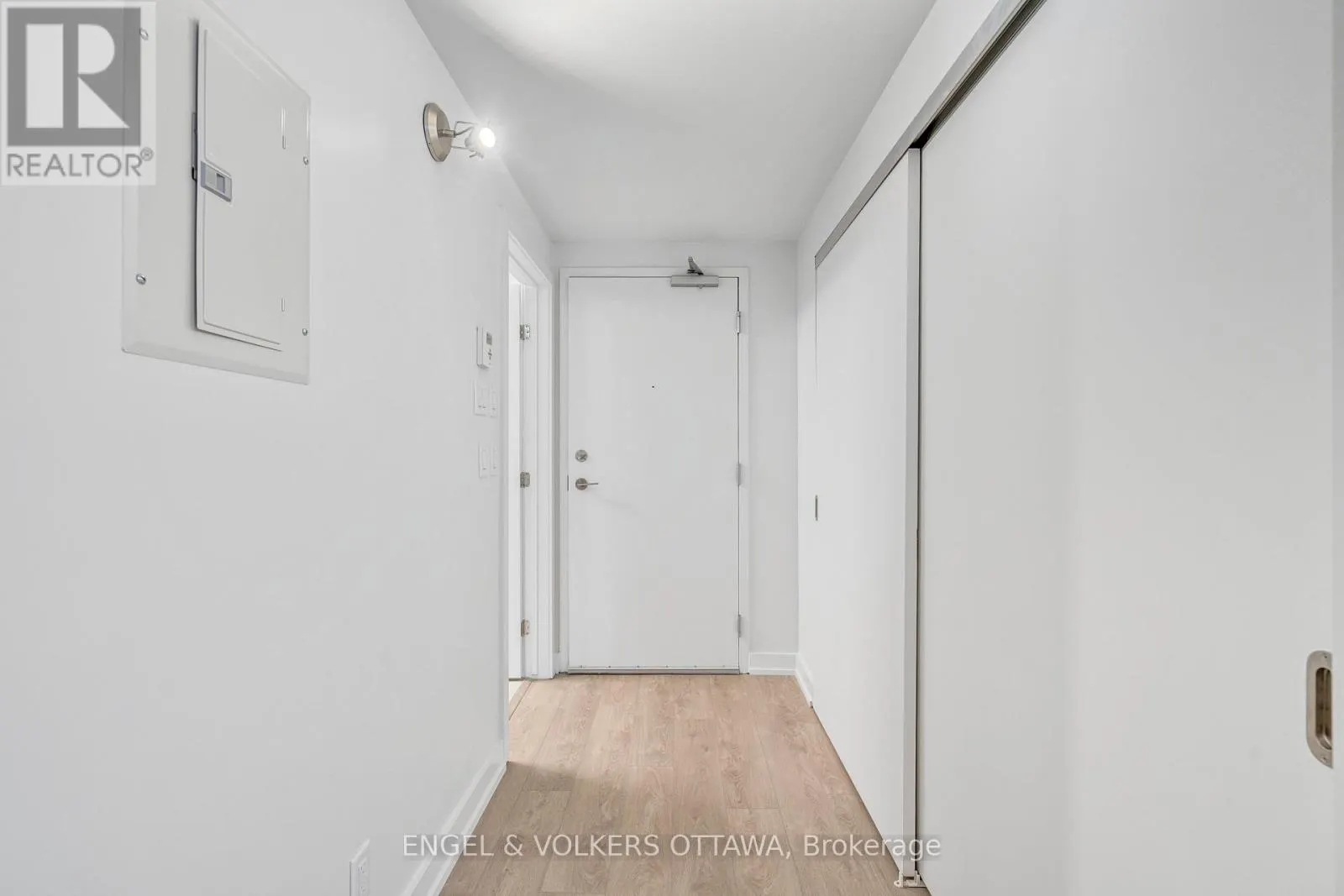 205 - 354 GLADSTONE AVENUE
