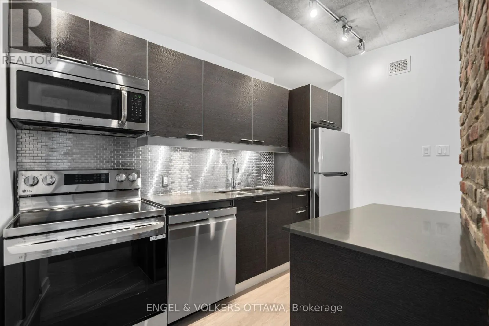 205 - 354 GLADSTONE AVENUE