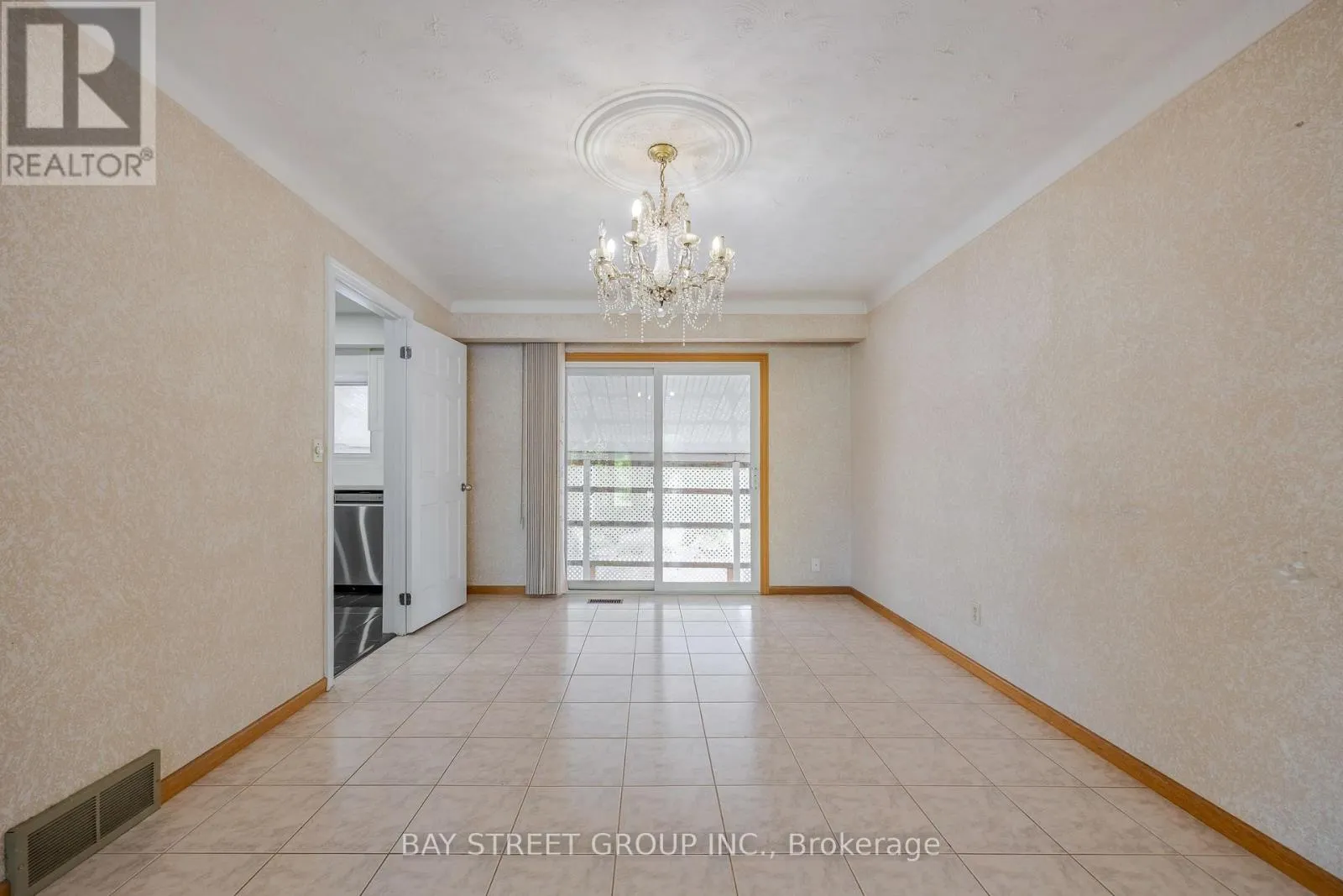 UPPER - 29 WEST STREET N #Upper