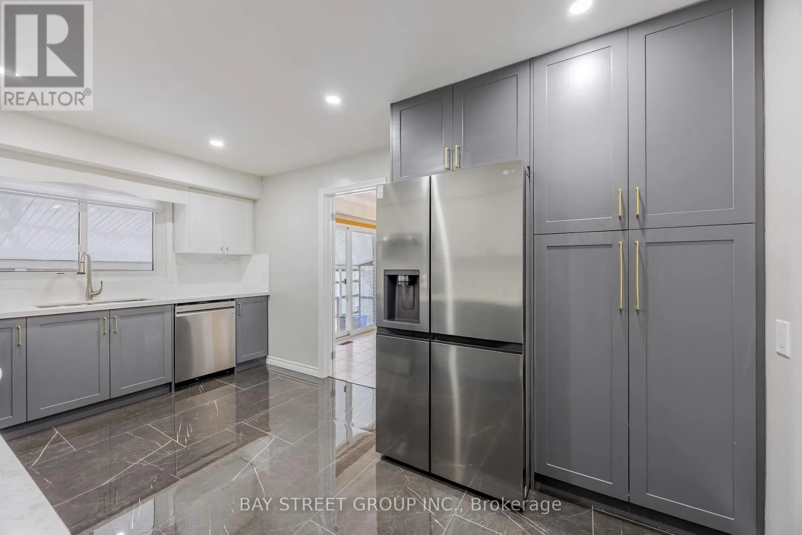 UPPER - 29 WEST STREET N #Upper