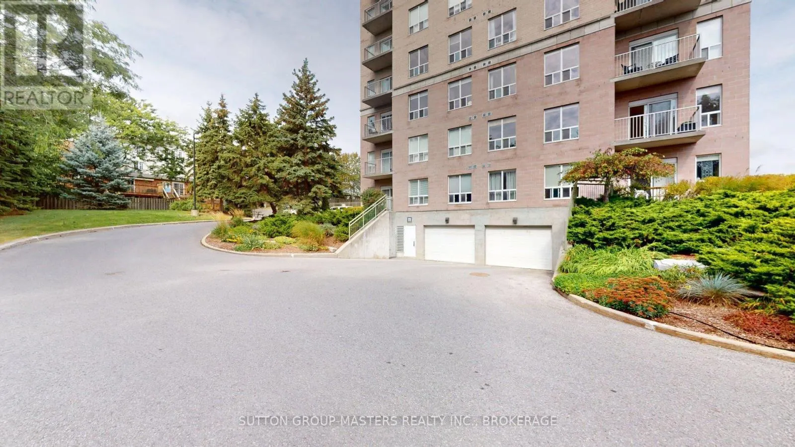 101 - 350 WELLINGTON STREET #101