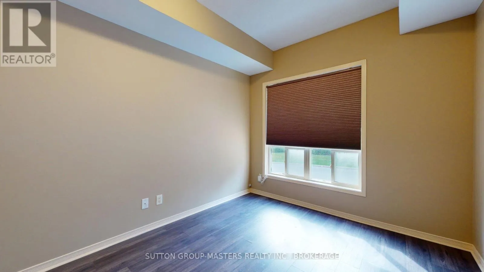 101 - 350 WELLINGTON STREET #101