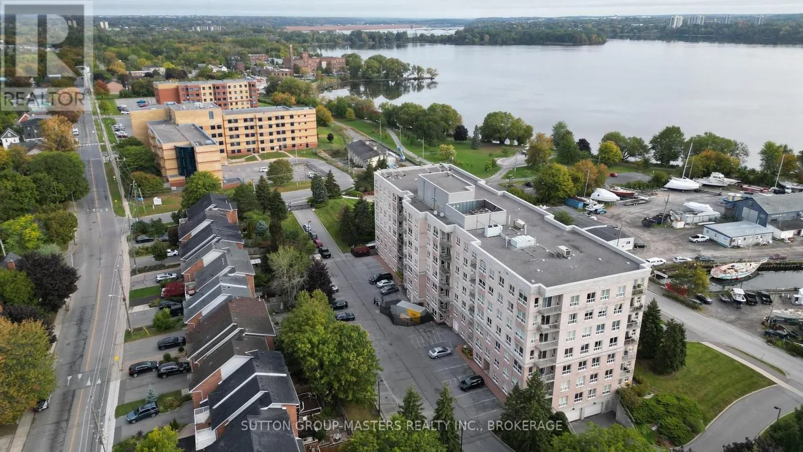 101 - 350 WELLINGTON STREET #101