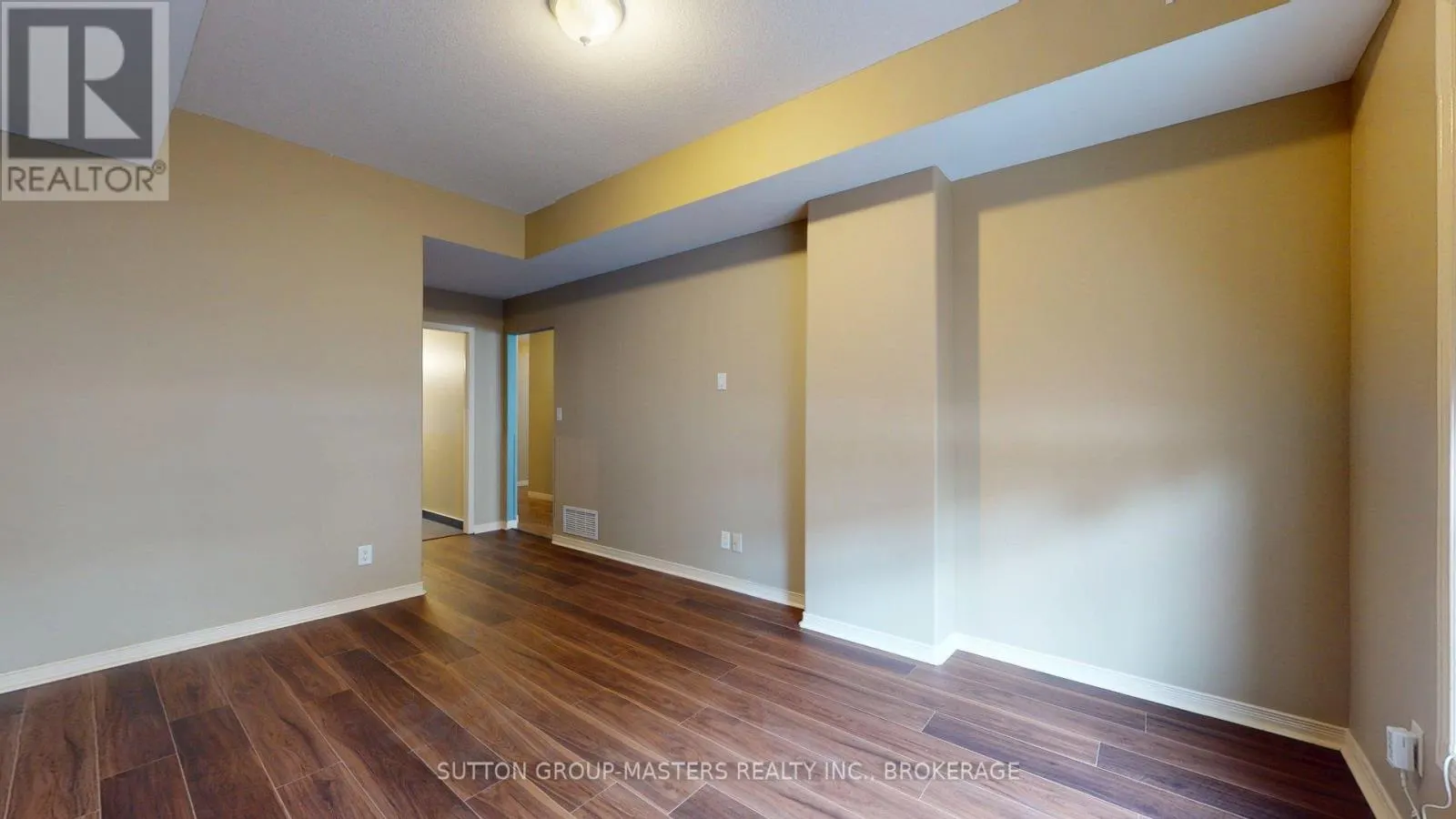 101 - 350 WELLINGTON STREET #101