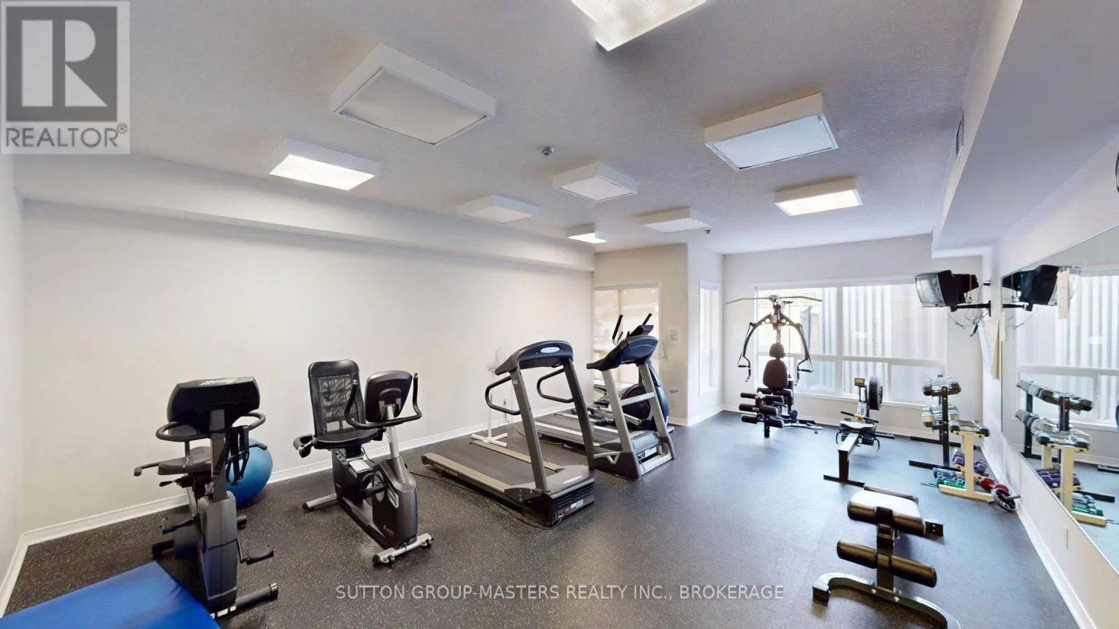 101 - 350 WELLINGTON STREET #101