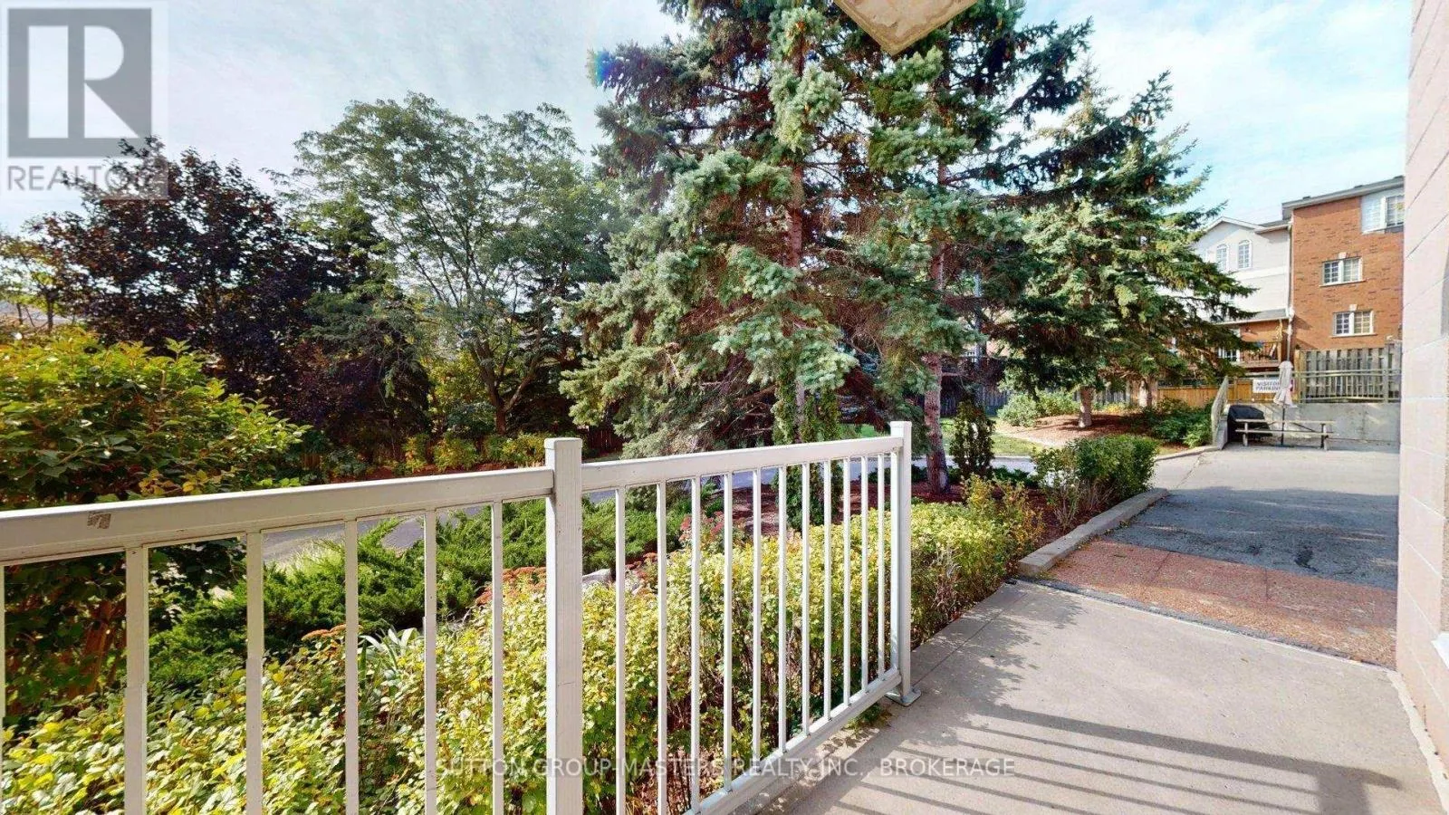 101 - 350 WELLINGTON STREET #101