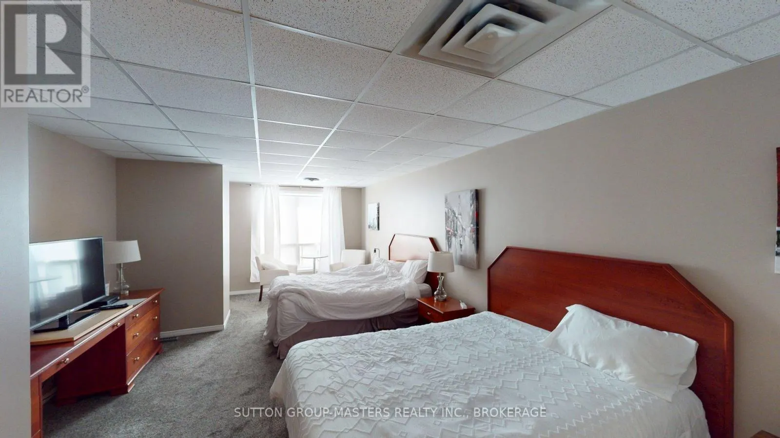 101 - 350 WELLINGTON STREET #101