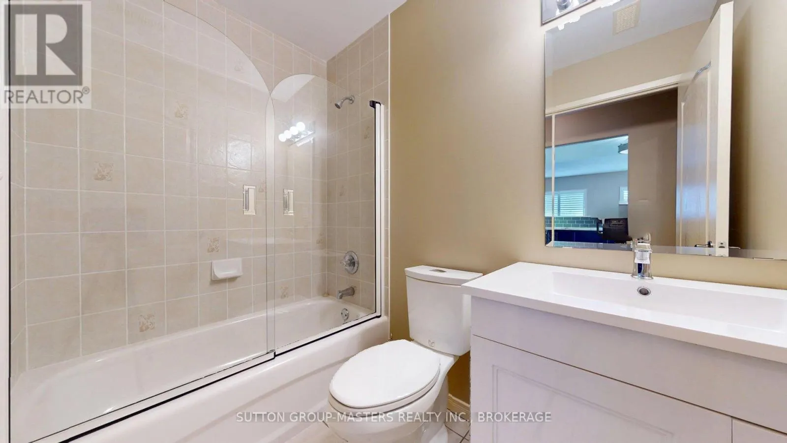 101 - 350 WELLINGTON STREET #101