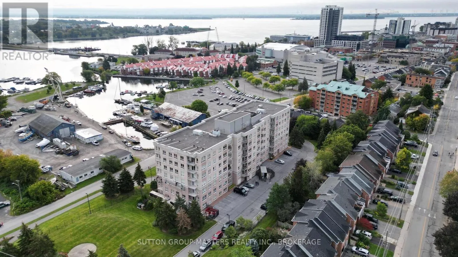 101 - 350 WELLINGTON STREET #101