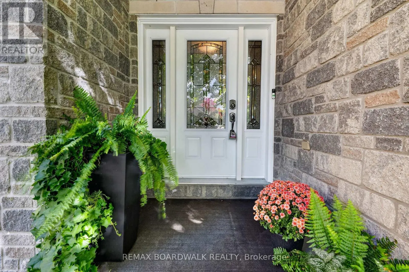 35 HONORE CRESCENT